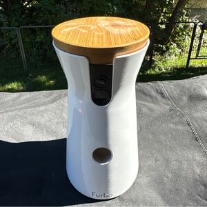 Furbo Dog Camera 2 Way Audio Treat Dispensing Pet Camera WORKS!  needs Cord